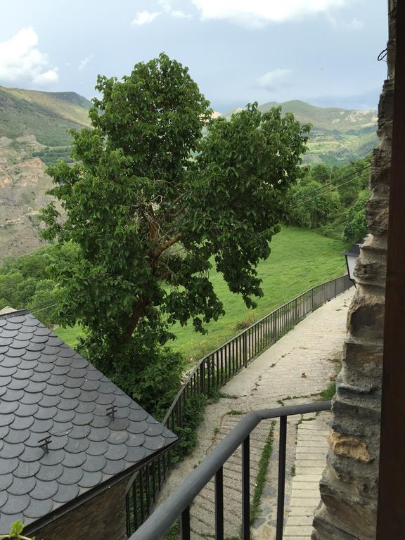 Lo Paller De Roc Montescladó Pokoj fotografie