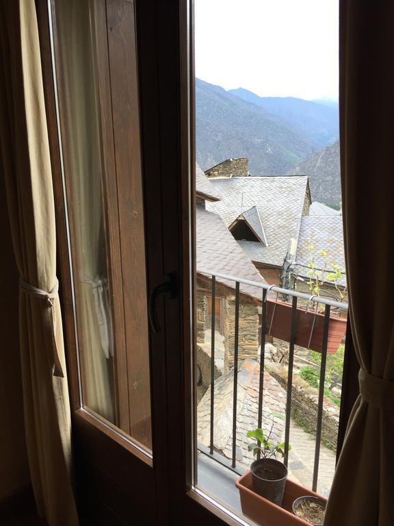 Lo Paller De Roc Montescladó Pokoj fotografie